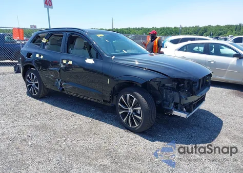 2025 Volvo Xc60 Plus z USA, uszkodzony, nr VIN YV4M12RC0S1149901